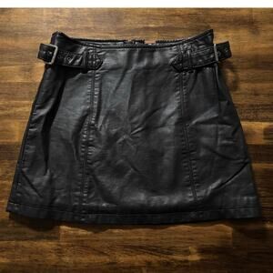 Free People Women’s 0 Mini Skirt Faux Leather Short Lined Black Buckle Moto